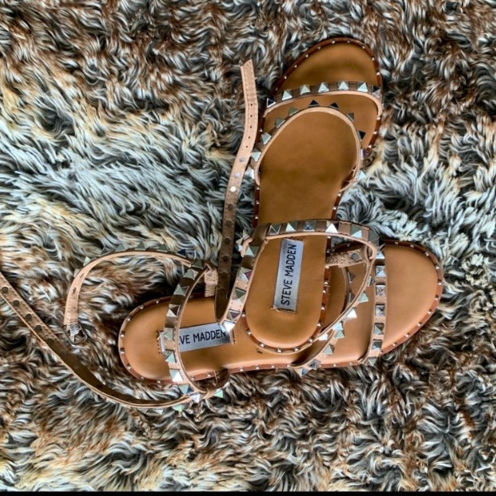 Studded, Steve Madden sandals ⚜️